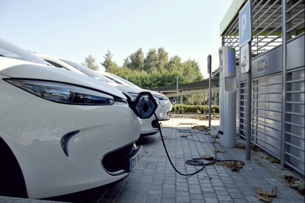 A Revolução Silenciosa: O Crescimento dos Carros Elétricos A Revolução Silenciosa: O Crescimento dos Carros Elétricos